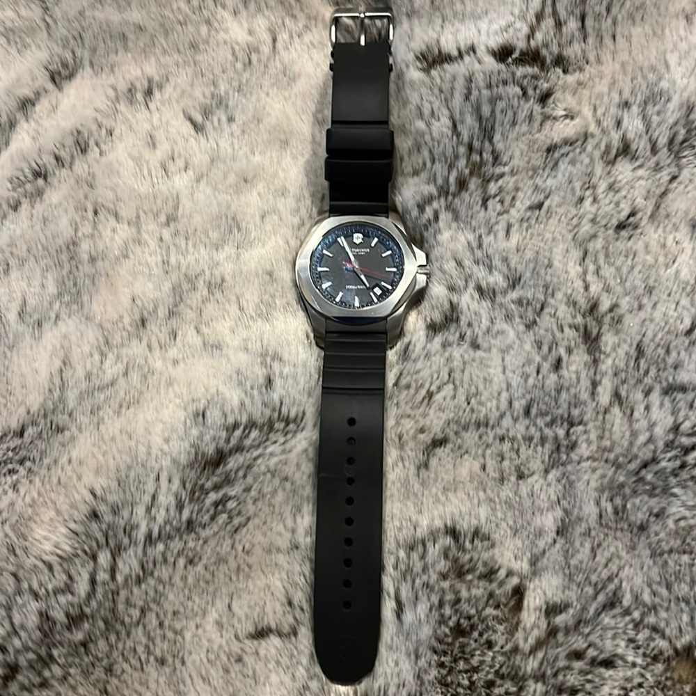Victorinox Quartz 44mm EUC